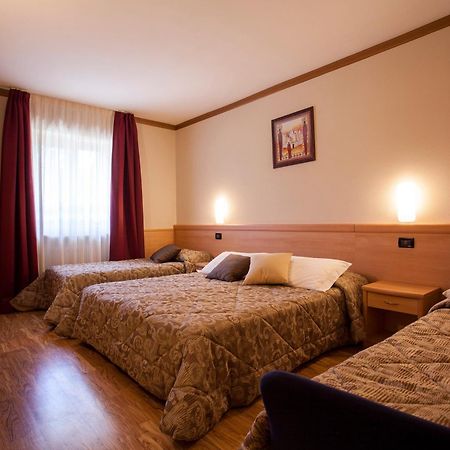 Hotel Vittoria Folgaria Kültér fotó