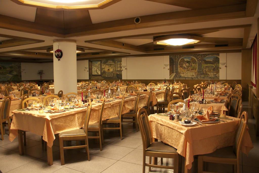 Hotel Vittoria Folgaria Kültér fotó