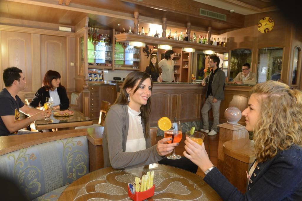 Hotel Vittoria Folgaria Kültér fotó